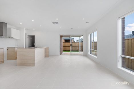 8 Oasis Ave, Mickleham, VIC 3064