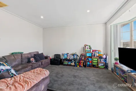 Property photo of 4 Chiarella Place Altona Meadows VIC 3028