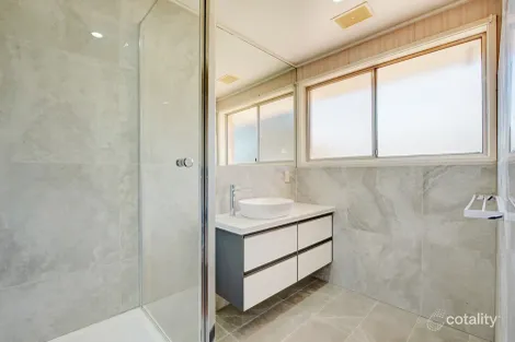 Property photo of 4 Glamis Court Glen Waverley VIC 3150