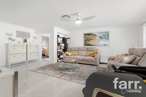 Property photo of 2 Deal Cove Arundel QLD 4214