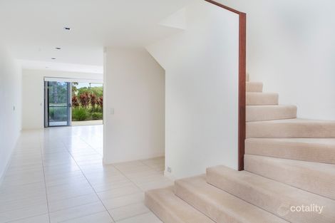 5209 Marine Dr W, Hope Island, QLD 4212