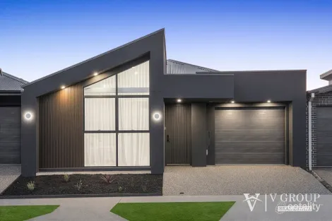 44 Aquamarine Dr, Mickleham, VIC 3064