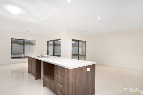 Property photo of 7 Gateway Avenue Pakenham VIC 3810