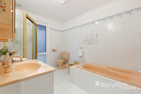 Property photo of 10 Niland Rise Templestowe VIC 3106
