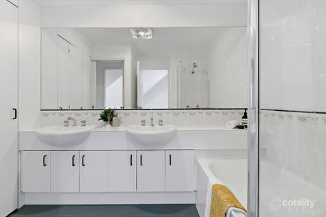 Property photo of 214 Wiltshire Drive Kew VIC 3101