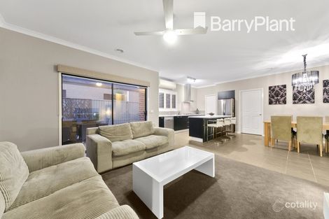 Property photo of 28 Cormorant Parade Pakenham VIC 3810