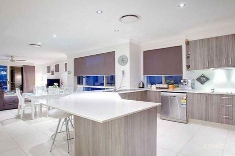 Property photo of 10 Chip In Place Helensvale QLD 4212