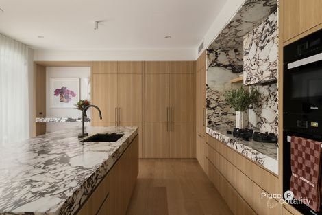 Property photo of 22 Waterline Crescent Bulimba QLD 4171