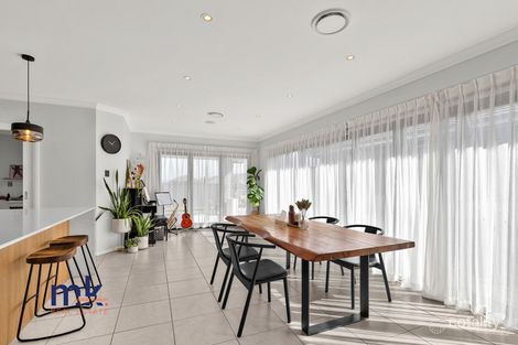 Property photo of 14 Arkenstone Way Leppington NSW 2179