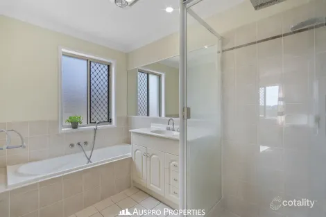 Property photo of 18 Vaucluse Place Mansfield QLD 4122