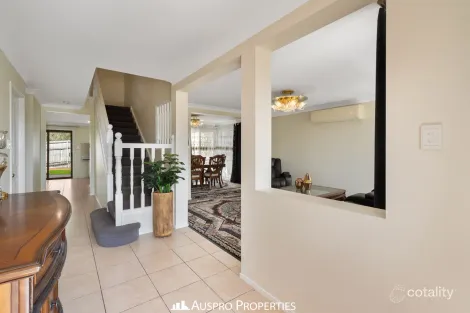 Property photo of 18 Vaucluse Place Mansfield QLD 4122