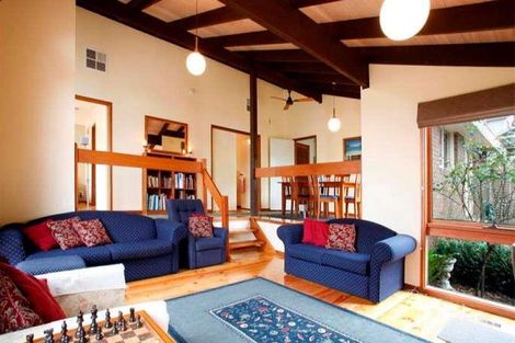 Property photo of 26 Dunbarton Drive Eltham North VIC 3095