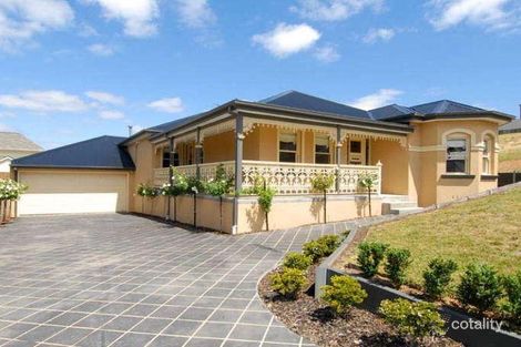 60 Haddon Hall Dr, Attwood, VIC 3049