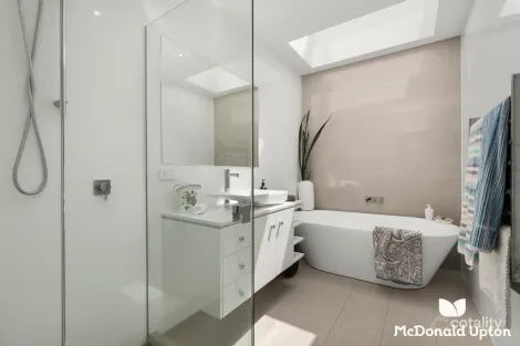 Property photo of 2/263 Union Road Moonee Ponds VIC 3039