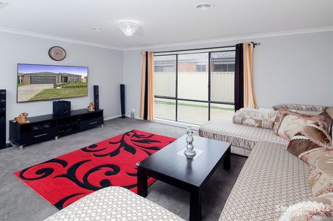 Property photo of 19 Mauve Street Pakenham VIC 3810
