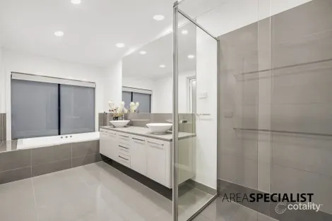 Property photo of 3 Yandra Street Clyde North VIC 3978