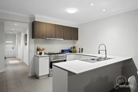 Property photo of 62 Loudon Circuit Craigieburn VIC 3064