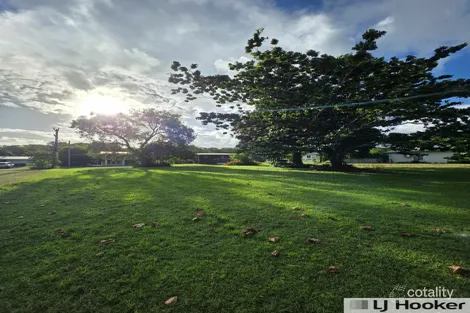 82 Taylor St, Tully Heads, QLD 4854