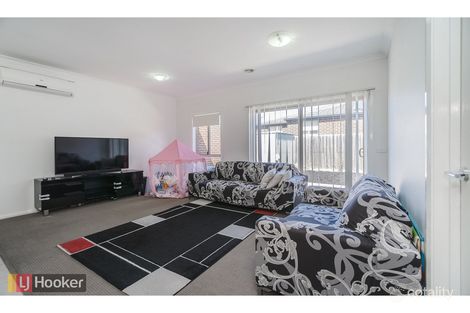 Property photo of 2/25 Ballybunion Avenue Craigieburn VIC 3064