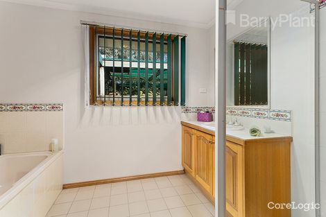 Property photo of 102 Earlsfield Drive Berwick VIC 3806