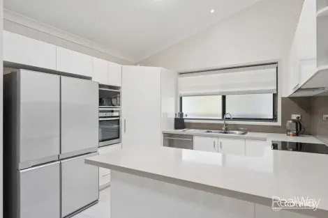 Property photo of 113/102A Moores Pocket Road Moores Pocket QLD 4305