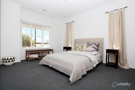 Property photo of 22 Etheridge Rise Caroline Springs VIC 3023