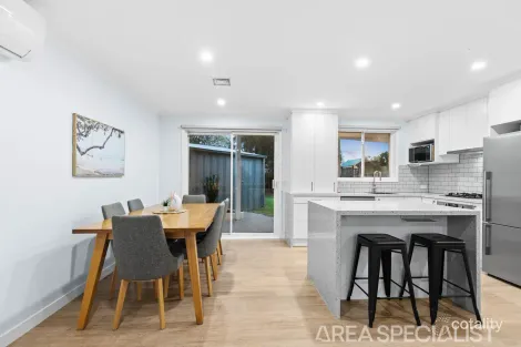 Property photo of 32 Hornsby Drive Langwarrin VIC 3910