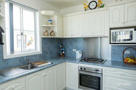 Property photo of 19 Cherry Place Sale VIC 3850