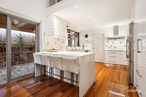 Property photo of 7 Yates Wynd Doncaster East VIC 3109