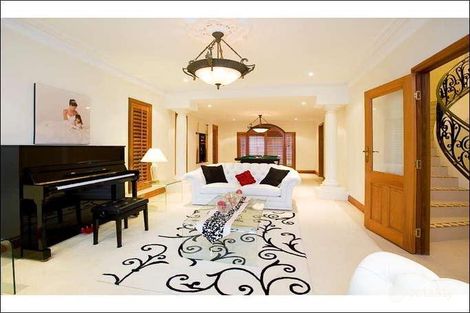 Property photo of 39 Coneyhurst Crescent Carindale QLD 4152