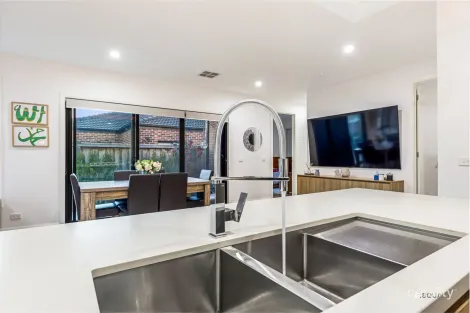 Property photo of 9 Harding Street Mickleham VIC 3064