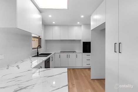 21 Woodhall Dr, Happy Valley, SA 5159