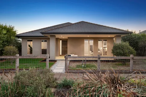 Property photo of 33 Bendigo Drive Eynesbury VIC 3338
