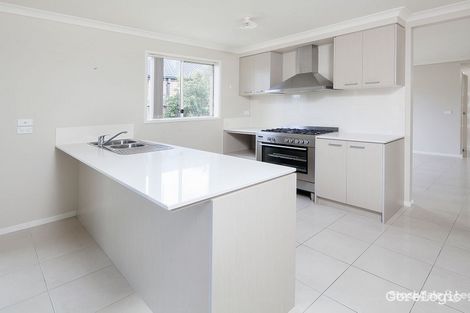 Property photo of 10 Spinebill Court Pakenham VIC 3810