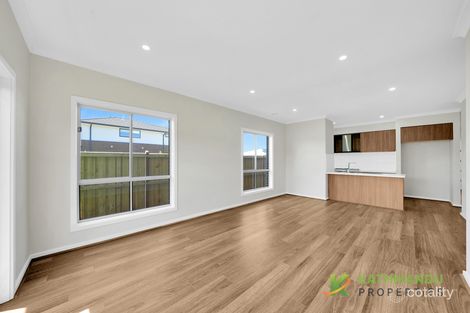 14 Copal St, Mambourin, VIC 3024