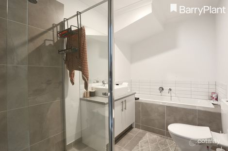 Property photo of 35 Nugget Way Cranbourne East VIC 3977