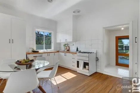 Property photo of 2 Kanana Crescent Wangaratta VIC 3677