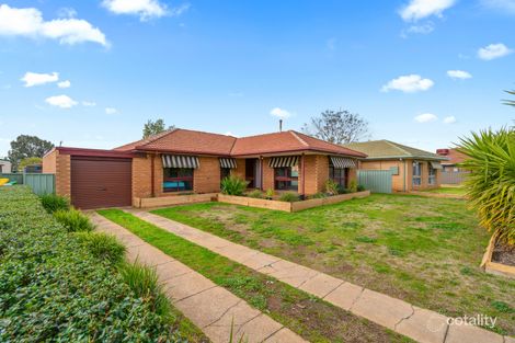 Property photo of 8 Lyons Crescent Forest Hill NSW 2651