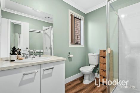 Property photo of 2 Kirwan Drive Cranbourne East VIC 3977