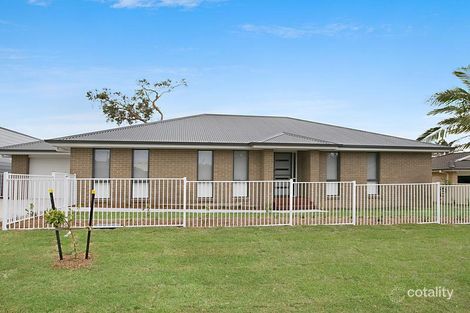 2a Chisholm Ave, Lake Munmorah, NSW 2259