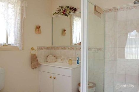 Property photo of 18 Elanora Way Hampton Park VIC 3976