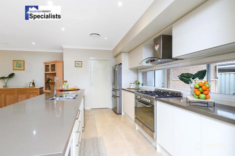 Property photo of 37 Jubilee Circuit Rosemeadow NSW 2560