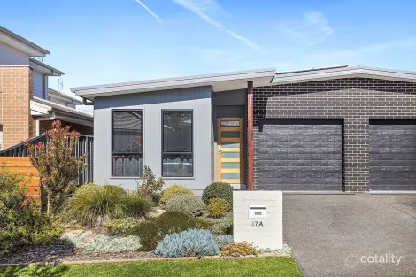 Property photo of 37A Saddleback Crescent Stream Hill NSW 2526