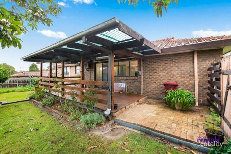 Property photo of 9 Isaac Smith Crescent Endeavour Hills VIC 3802
