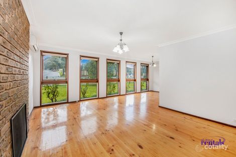 Property photo of 9 Isaac Smith Crescent Endeavour Hills VIC 3802