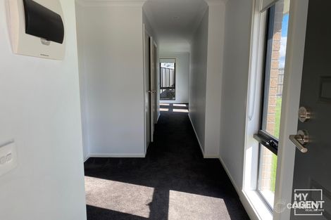 Property photo of 2/595 Tarneit Road Hoppers Crossing VIC 3029