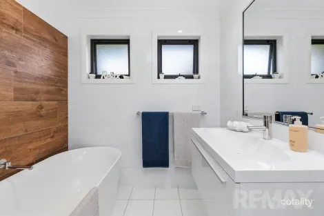 Property photo of 75 Strickland Drive Boorooma NSW 2650