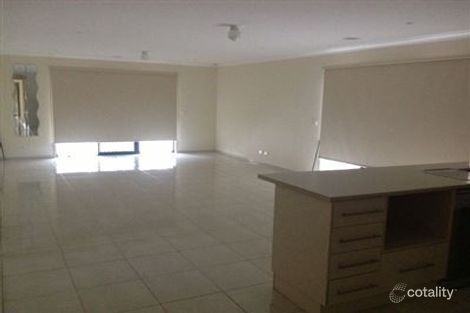 Property photo of 2 Tarwin Place Cranbourne East VIC 3977