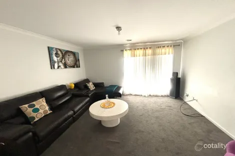 Property photo of 8 Pengana Way Cranbourne West VIC 3977