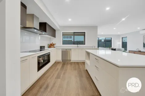 Property photo of 86 Positano Circuit Berwick VIC 3806